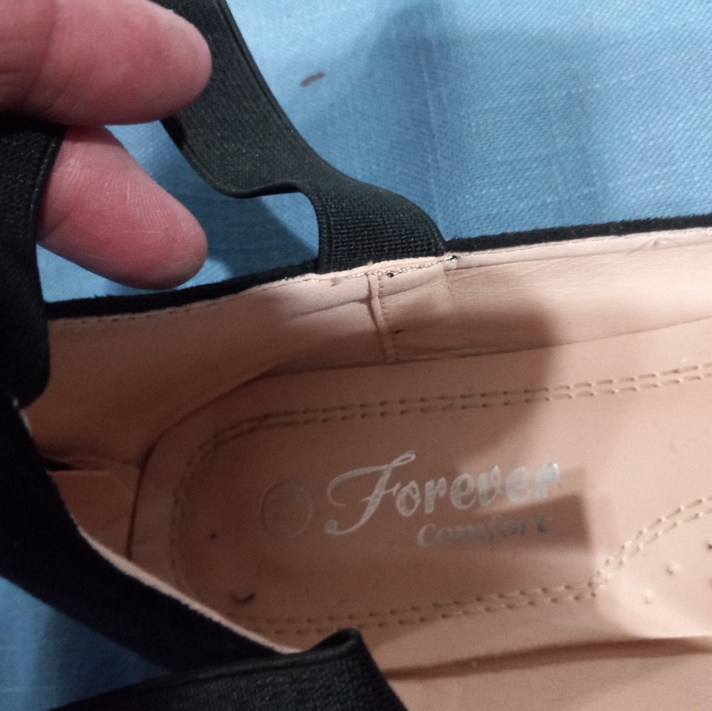 Forever Comfort Flats - Picture 3 of 3